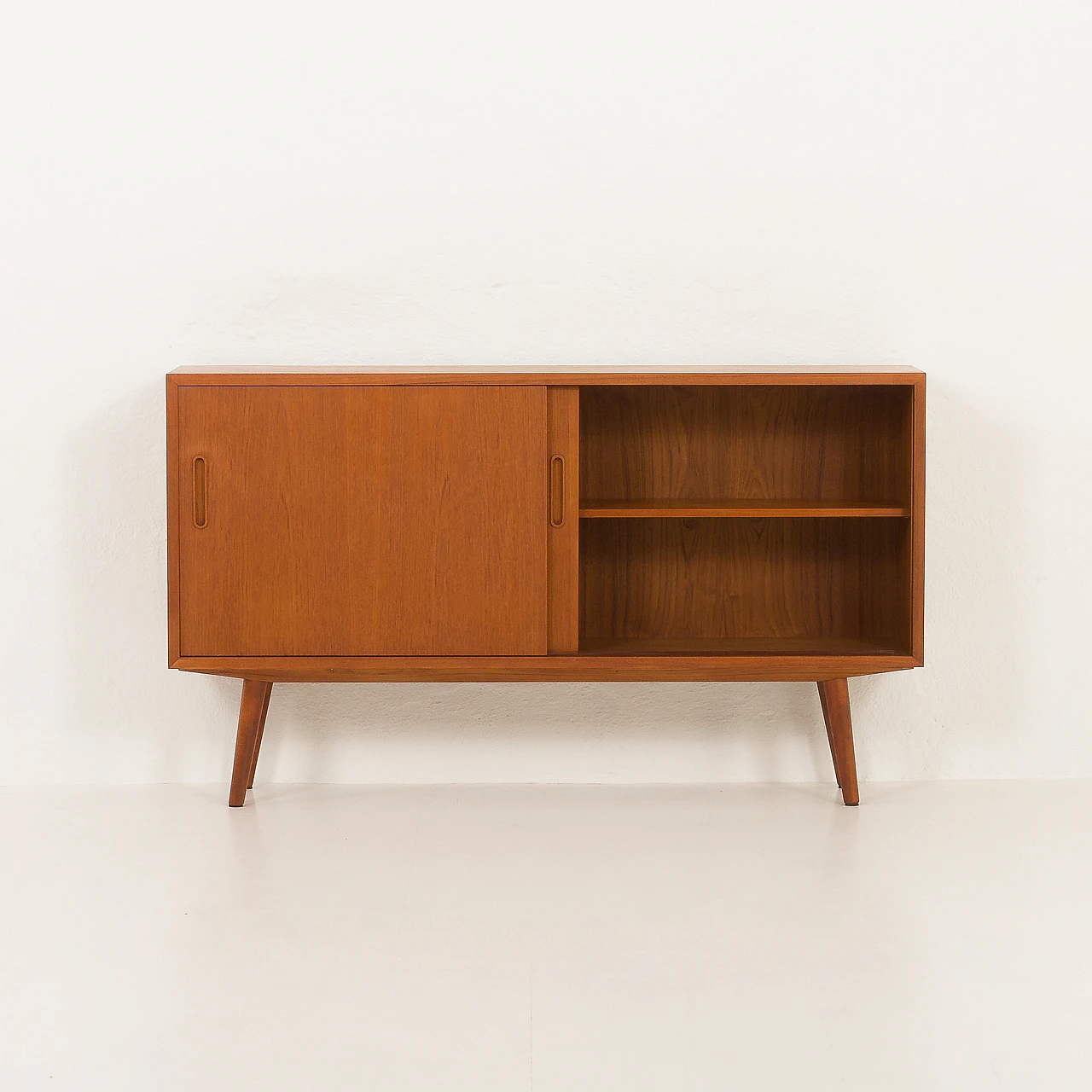 Teak sideboard by Hundevad, 1960s 9