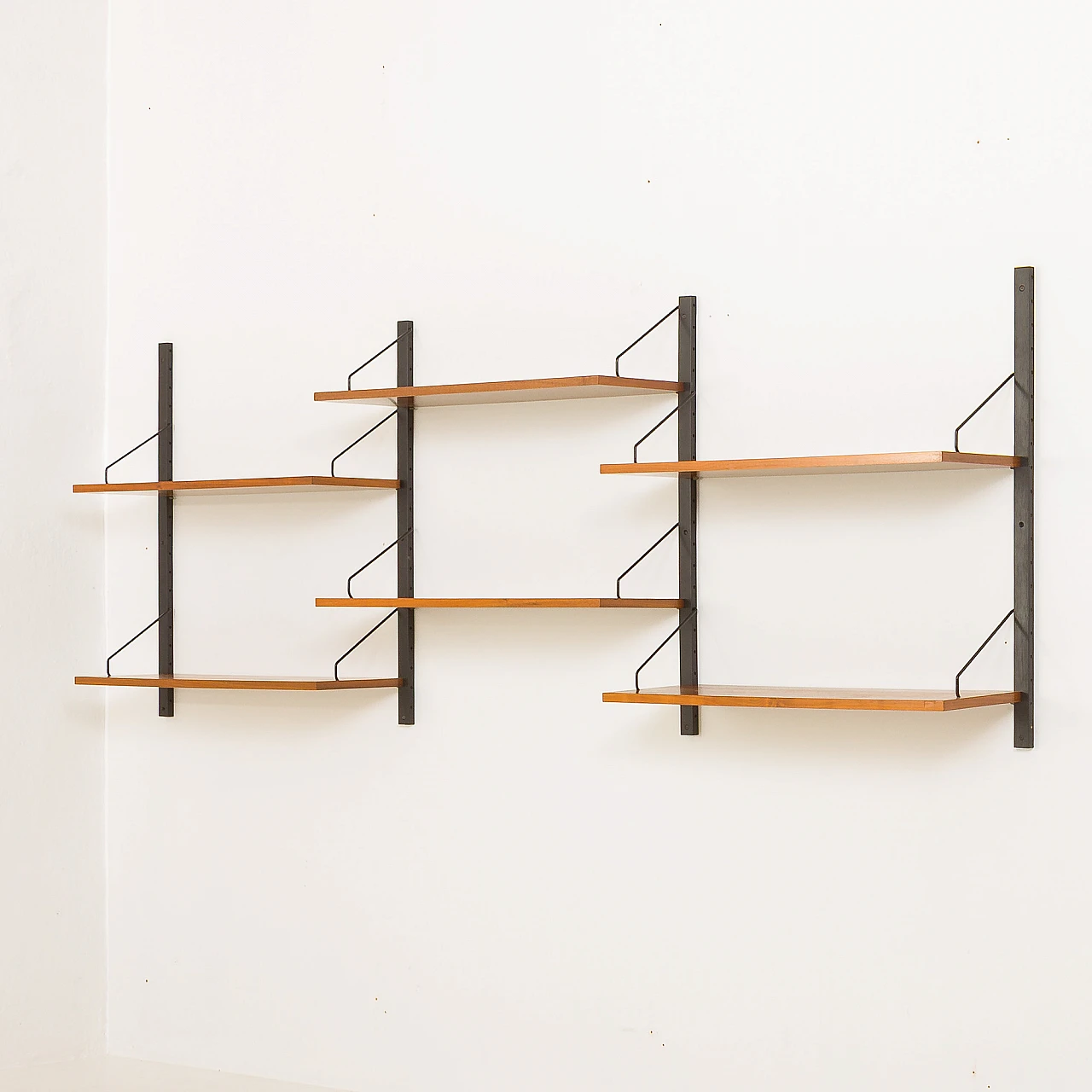 Walnut hanging bookcase by Poul Cadovius, 1960s 1