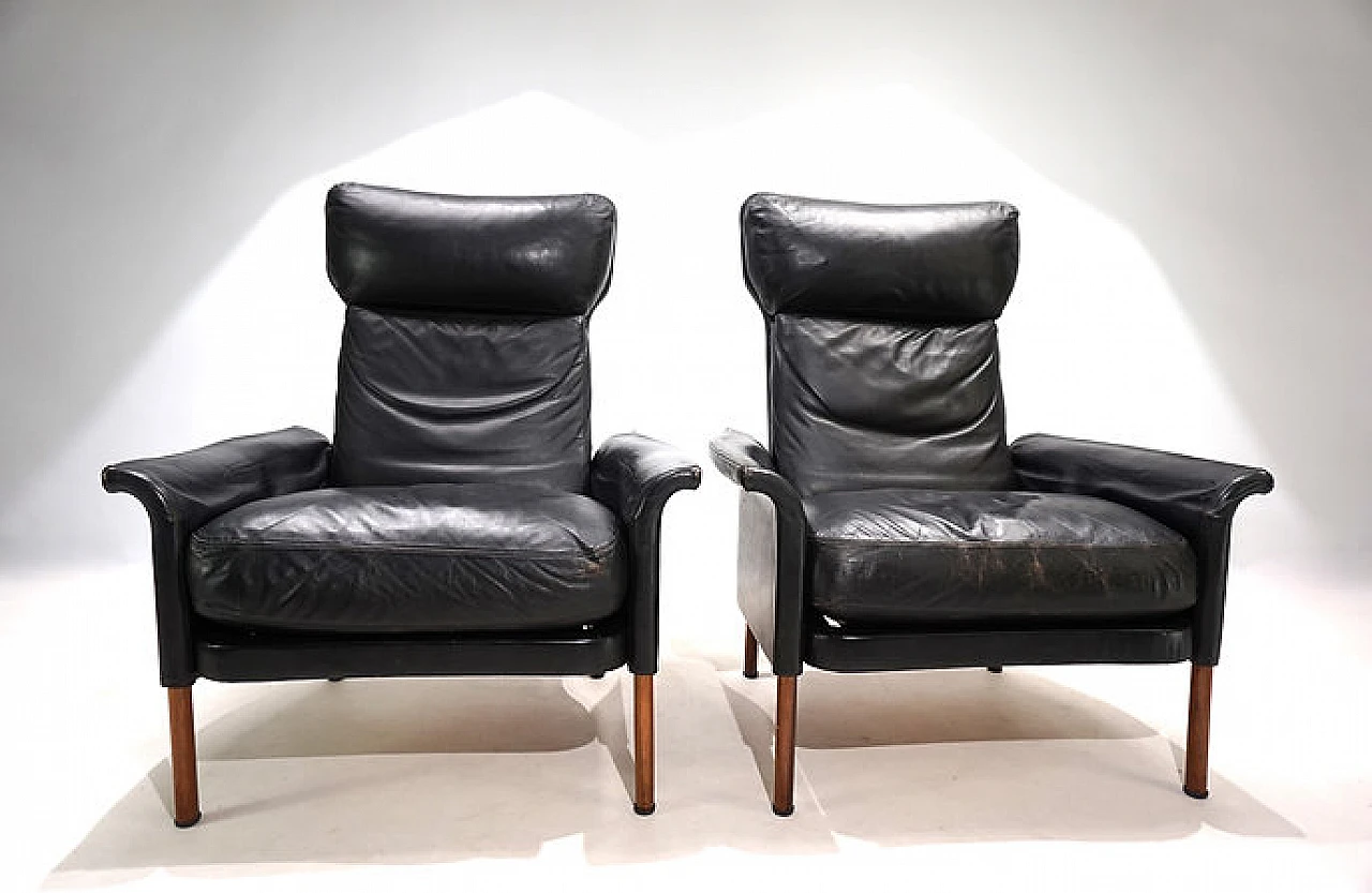 Pair of armchairs and pouf in wood and leather by Hans Olsen, 1960s 3