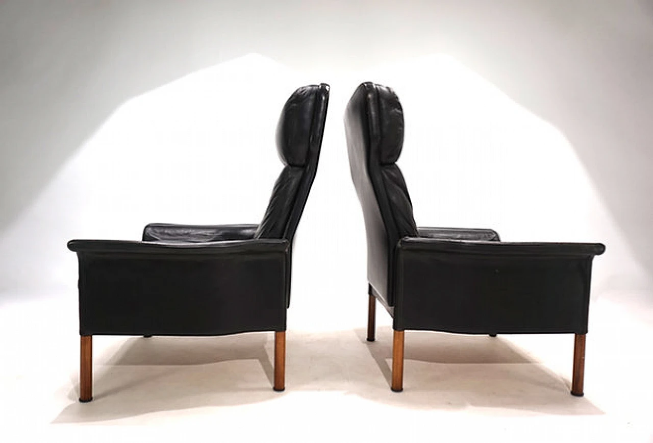 Pair of armchairs and pouf in wood and leather by Hans Olsen, 1960s 4