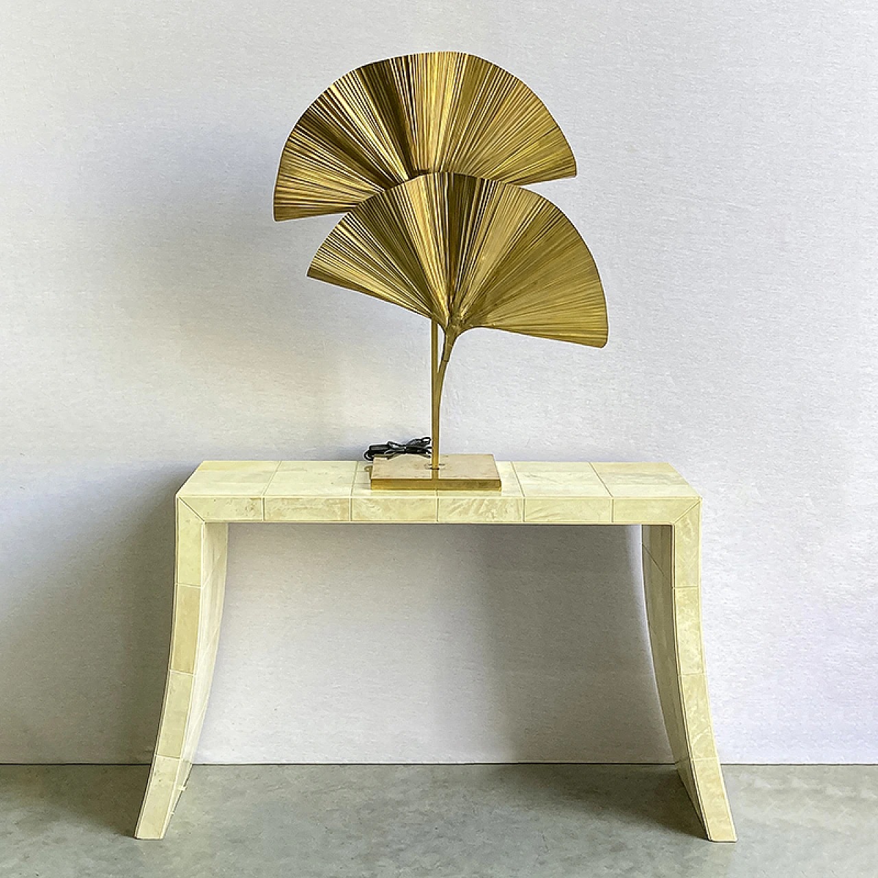 Brass table lamp with two adjsutable ginko leaves-shaped lights 3