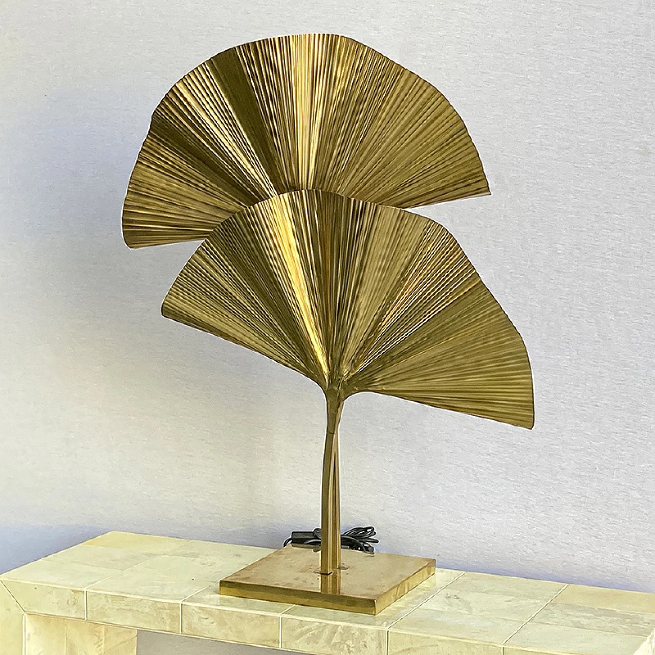 Brass table lamp with two adjsutable ginko leaves-shaped lights 4