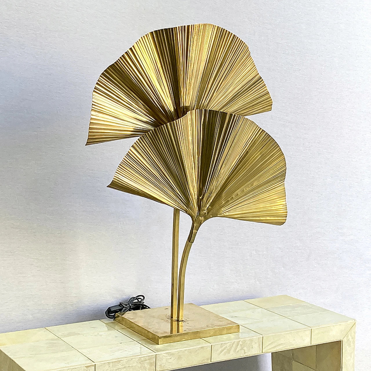 Brass table lamp with two adjsutable ginko leaves-shaped lights 5