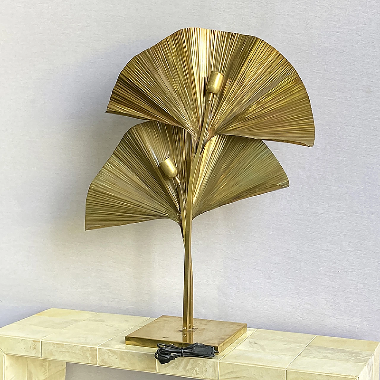 Brass table lamp with two adjsutable ginko leaves-shaped lights 6