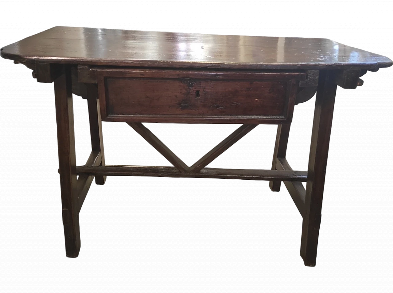 Extendable walnut table with drawers, 18th century 11