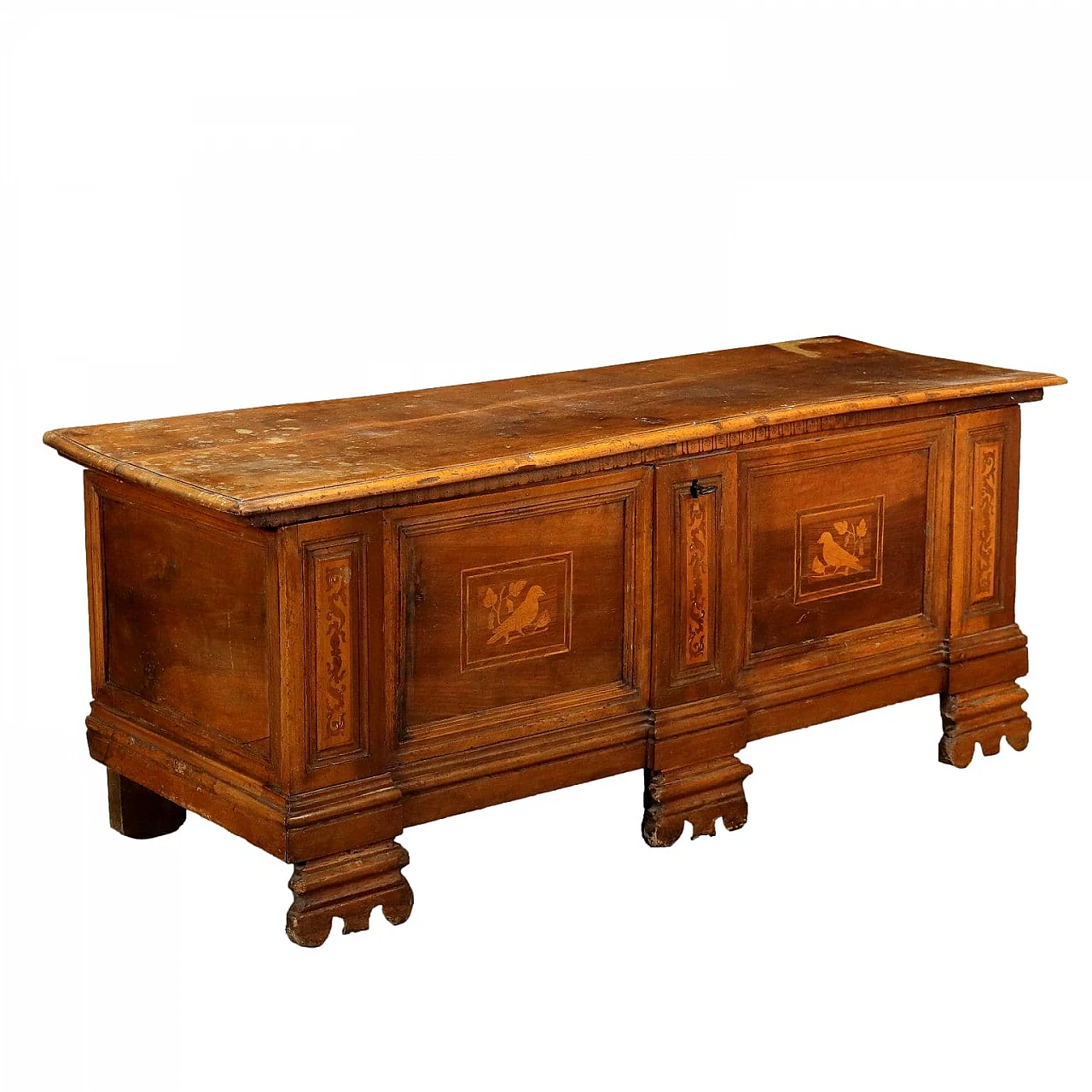 Walnut chest with carved bracket feet, 18th century 1