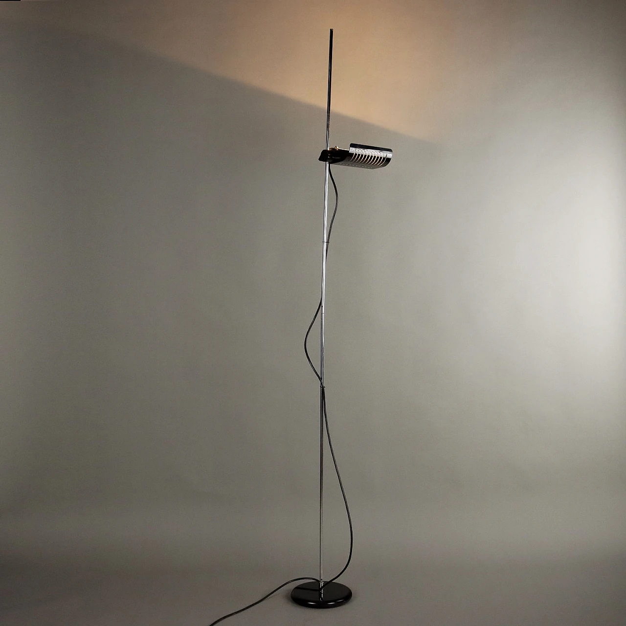 Floor lamp 626 in metal by Joe Colombo for Oluce, 1970s 1