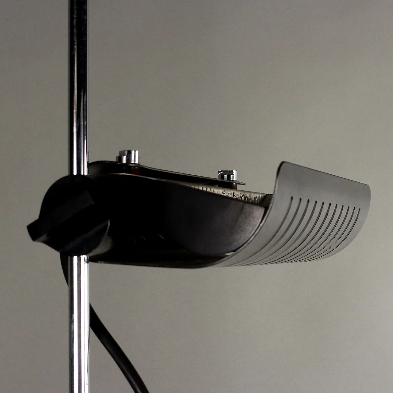 Floor lamp 626 in metal by Joe Colombo for Oluce, 1970s 5