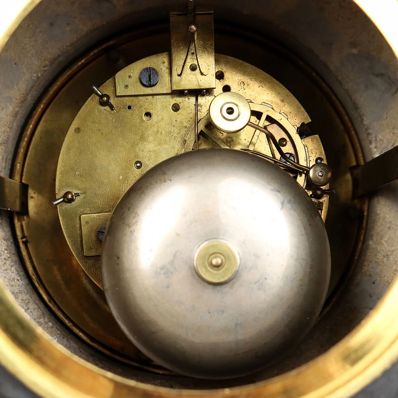 Black marble, breccia and gilded bronze table clock, late 19th century 8