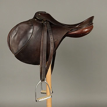 Riding saddle in leather by G. Passier & Sohn Hannover | intOndo