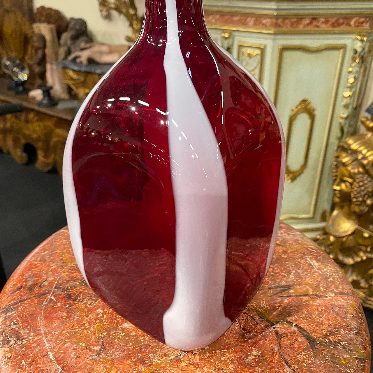 Vaso in vetro di Murano rosso e bianco di Carlo Moretti, anni '80 2