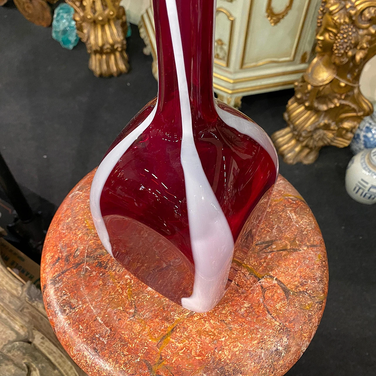 Vaso in vetro di Murano rosso e bianco di Carlo Moretti, anni '80 4