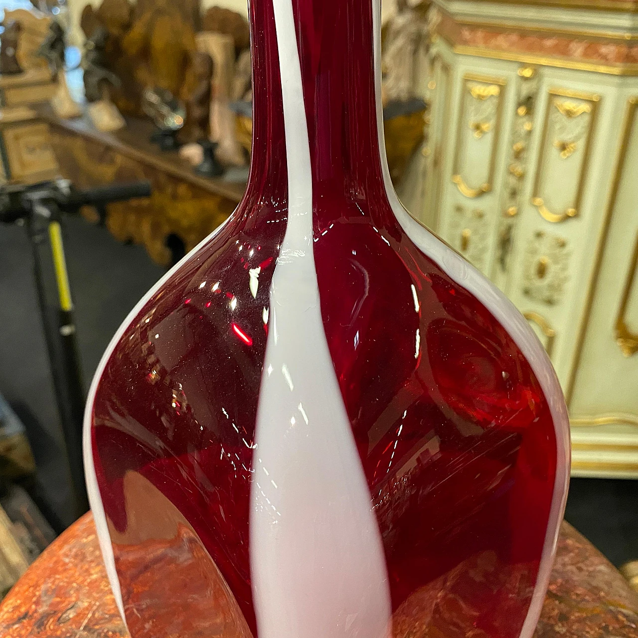 Vaso in vetro di Murano rosso e bianco di Carlo Moretti, anni '80 6