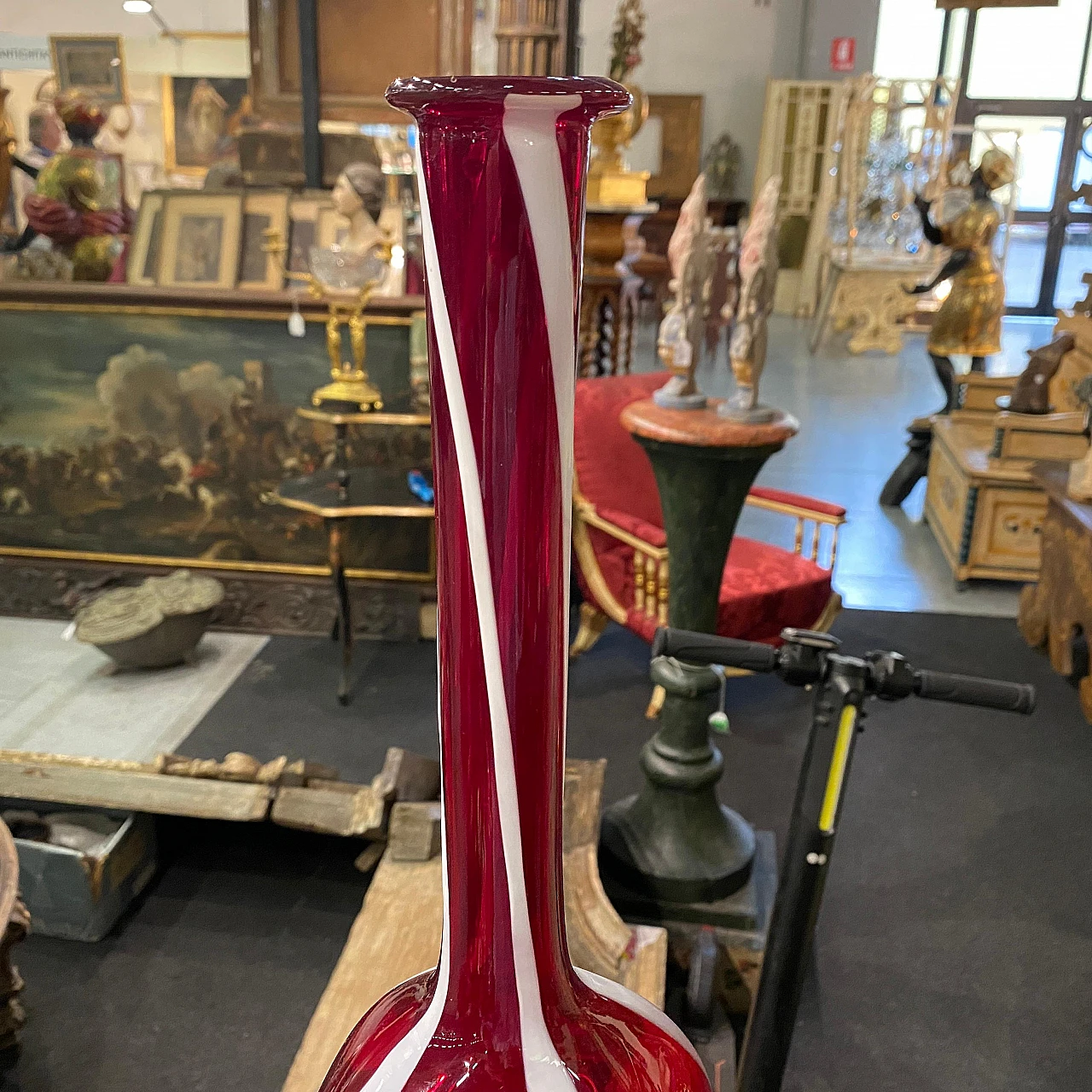 Vaso in vetro di Murano rosso e bianco di Carlo Moretti, anni '80 8