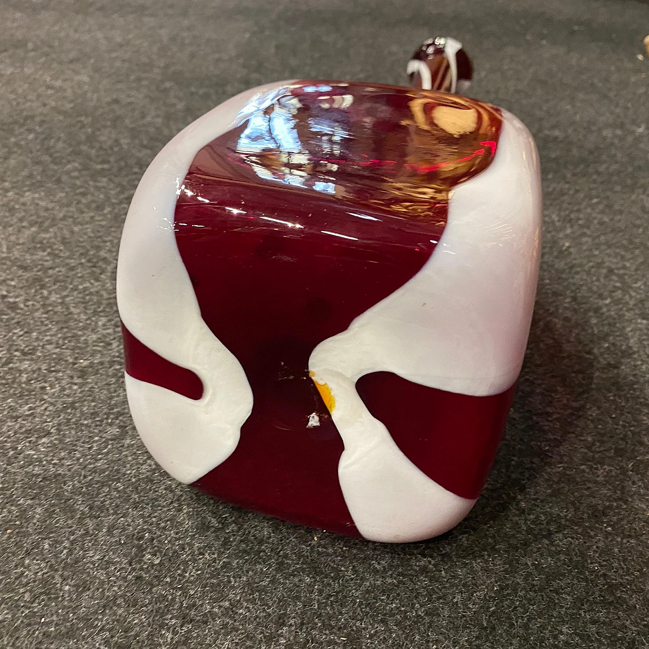 Vaso in vetro di Murano rosso e bianco di Carlo Moretti, anni '80 9