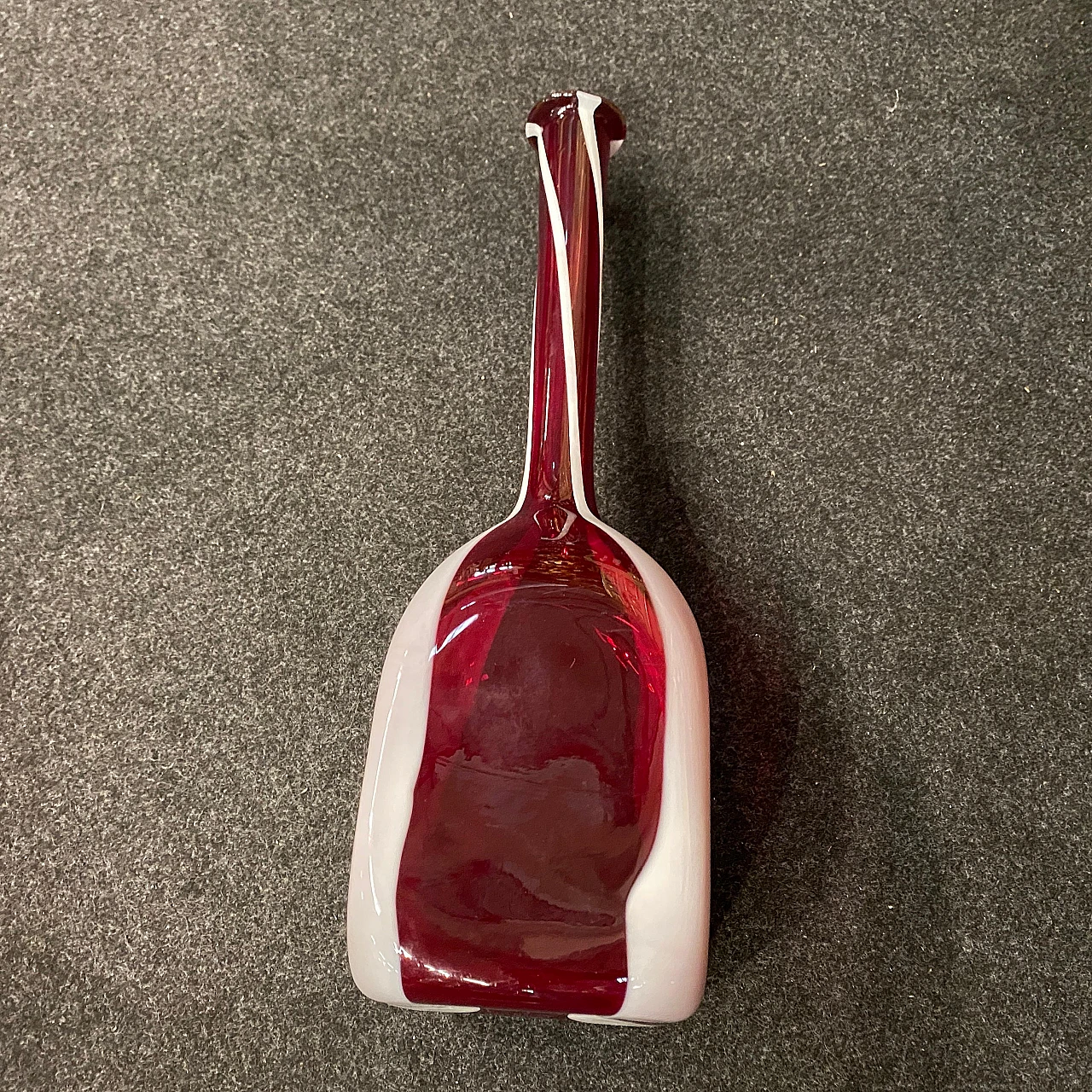 Vaso in vetro di Murano rosso e bianco di Carlo Moretti, anni '80 10