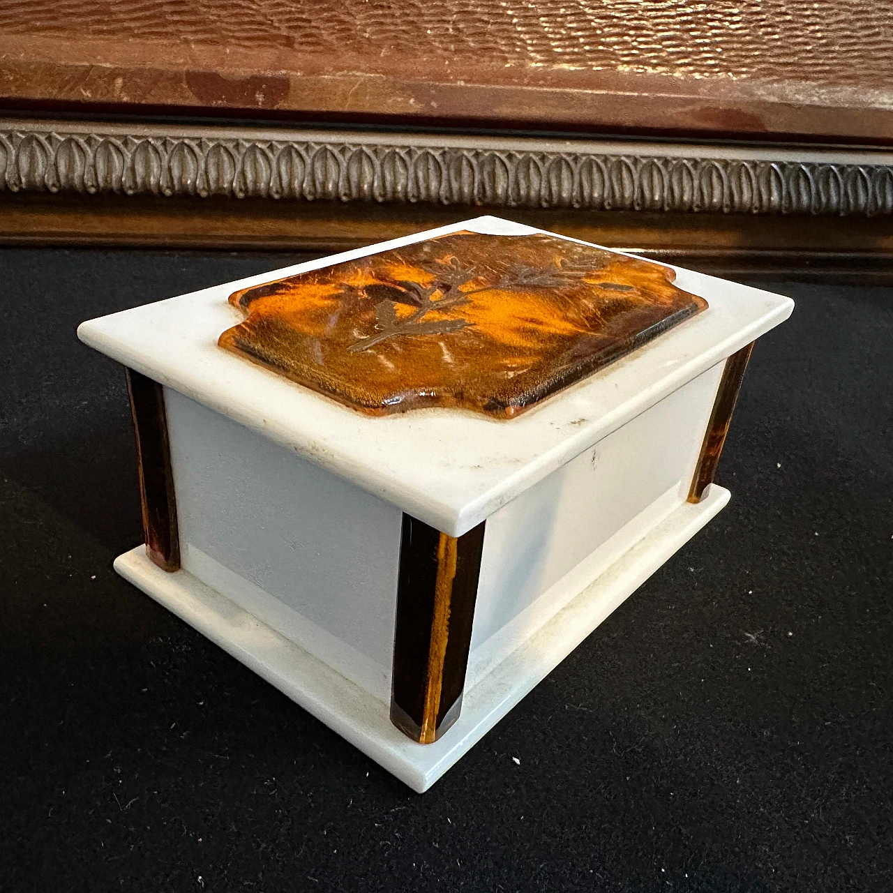 White & fake tortoise shell lucite rectangular vanity box, 1970s 8