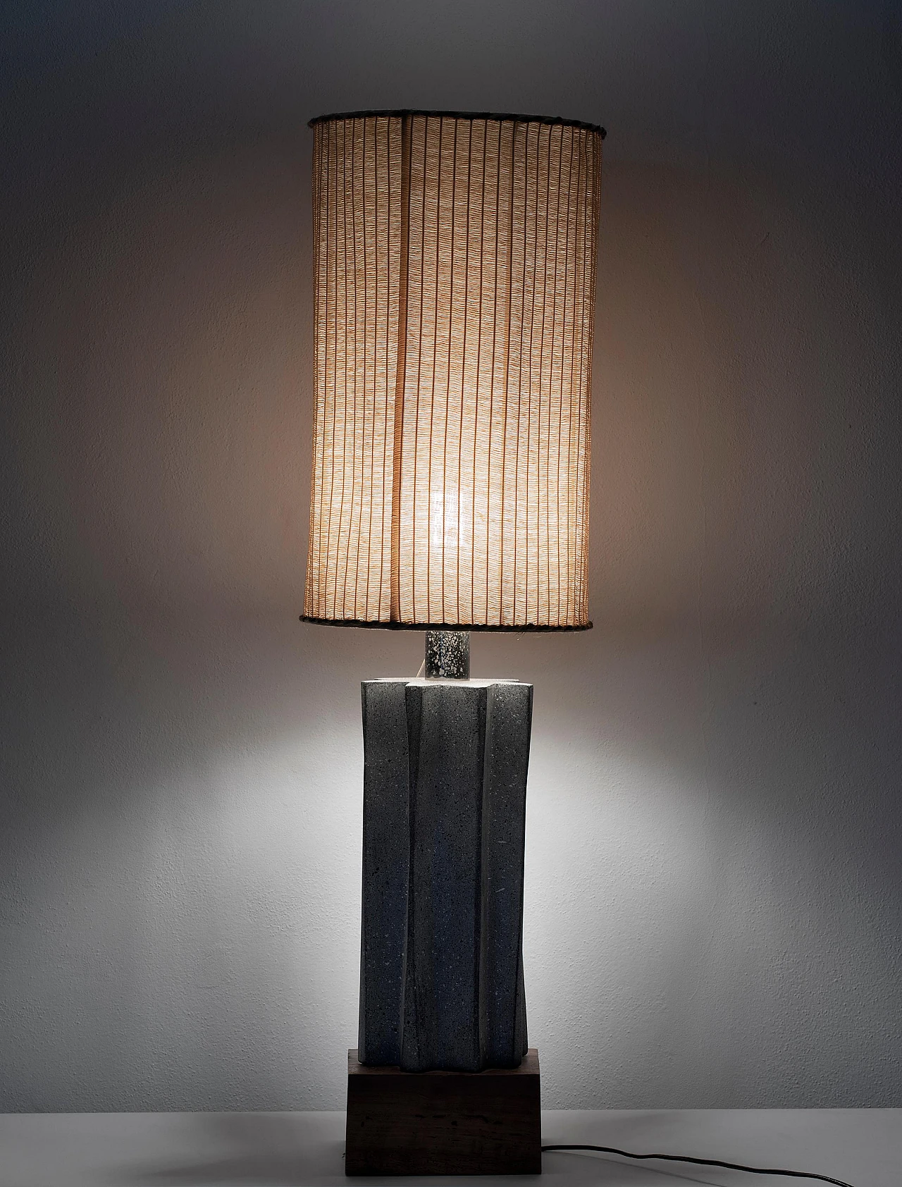 Grey enamelled ceramic and wood table lamp, 1970s 3