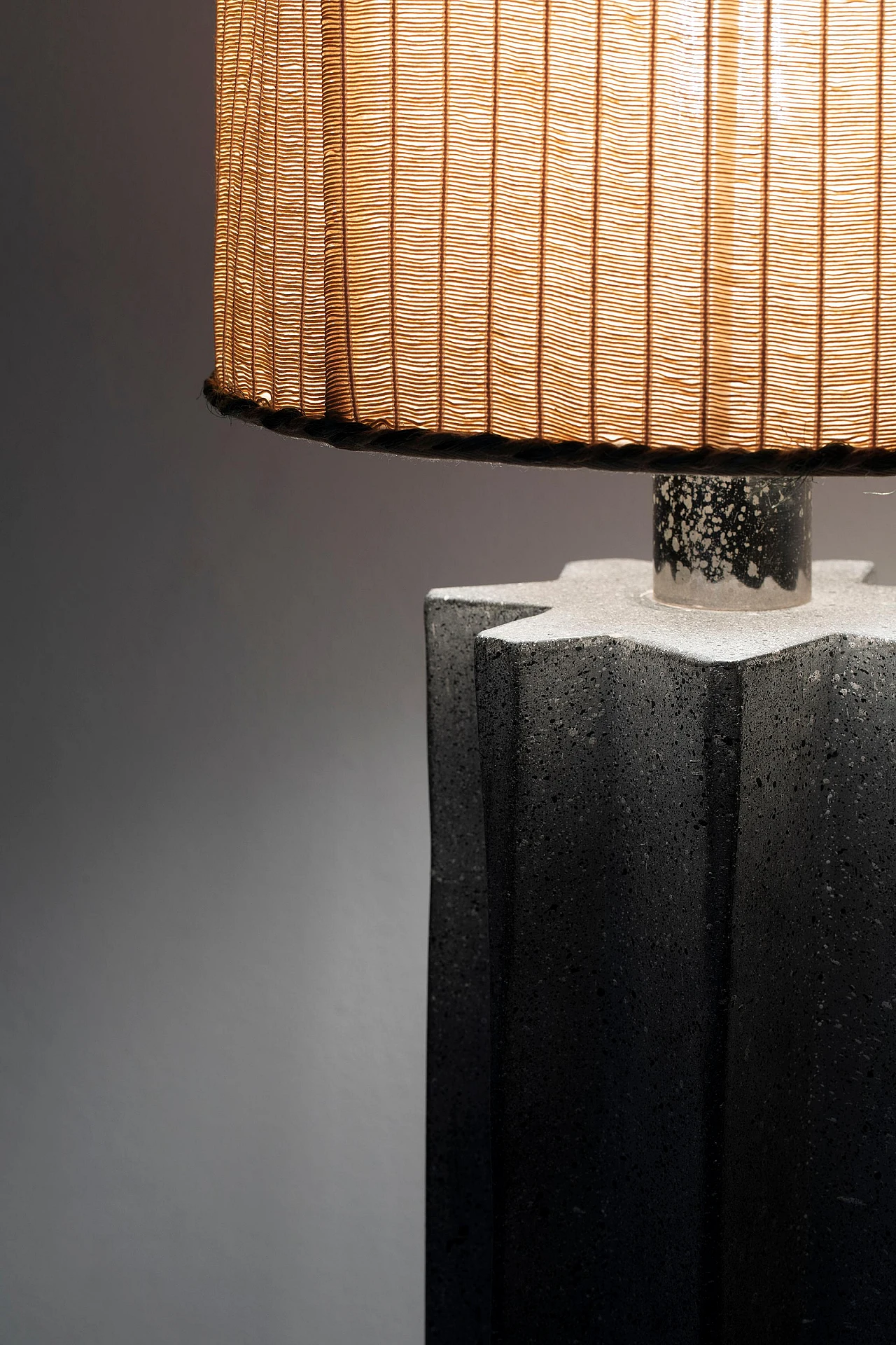 Grey enamelled ceramic and wood table lamp, 1970s 4