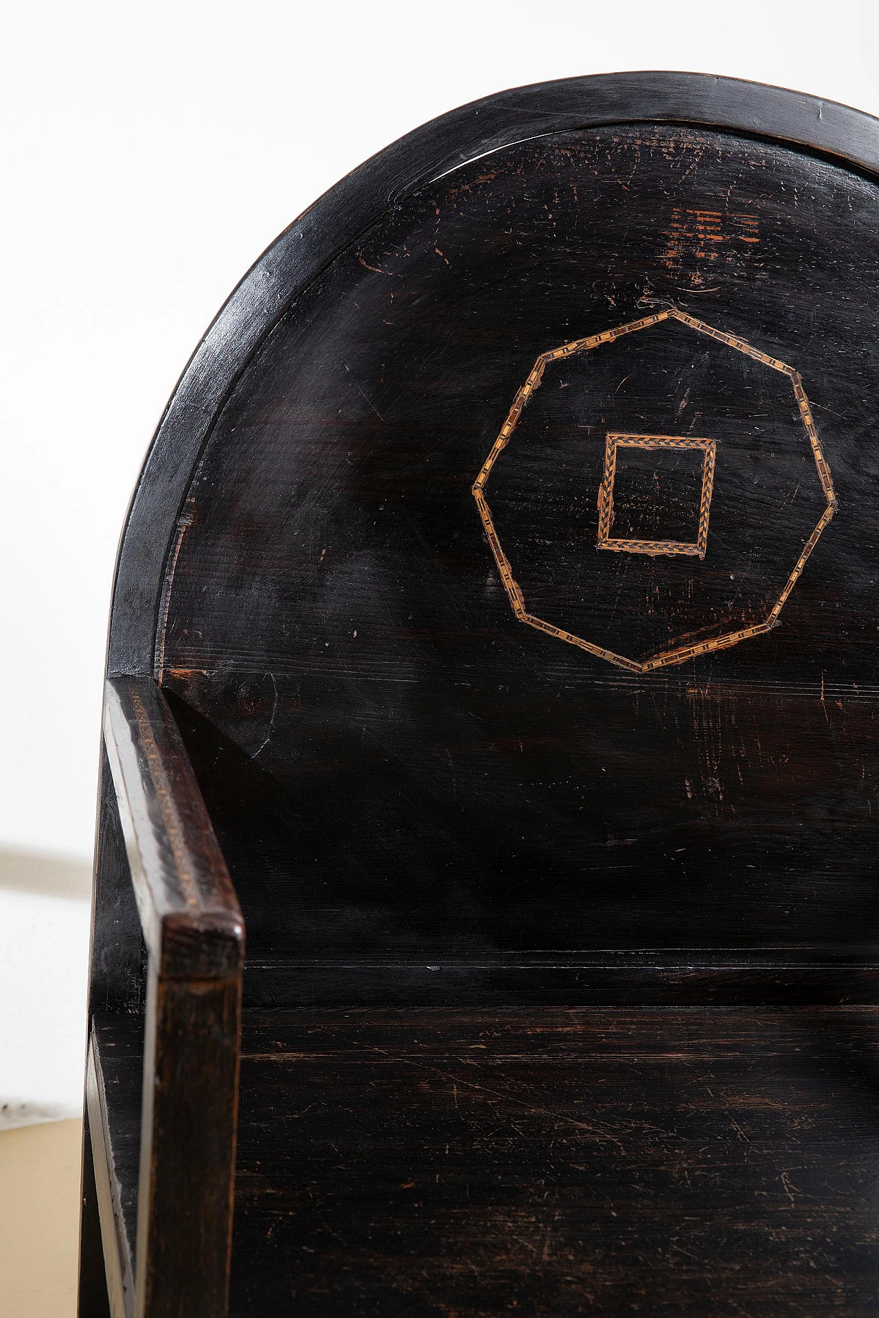 Pair of ebonised larch armchairs with hexagonal carvings, 1920s 4