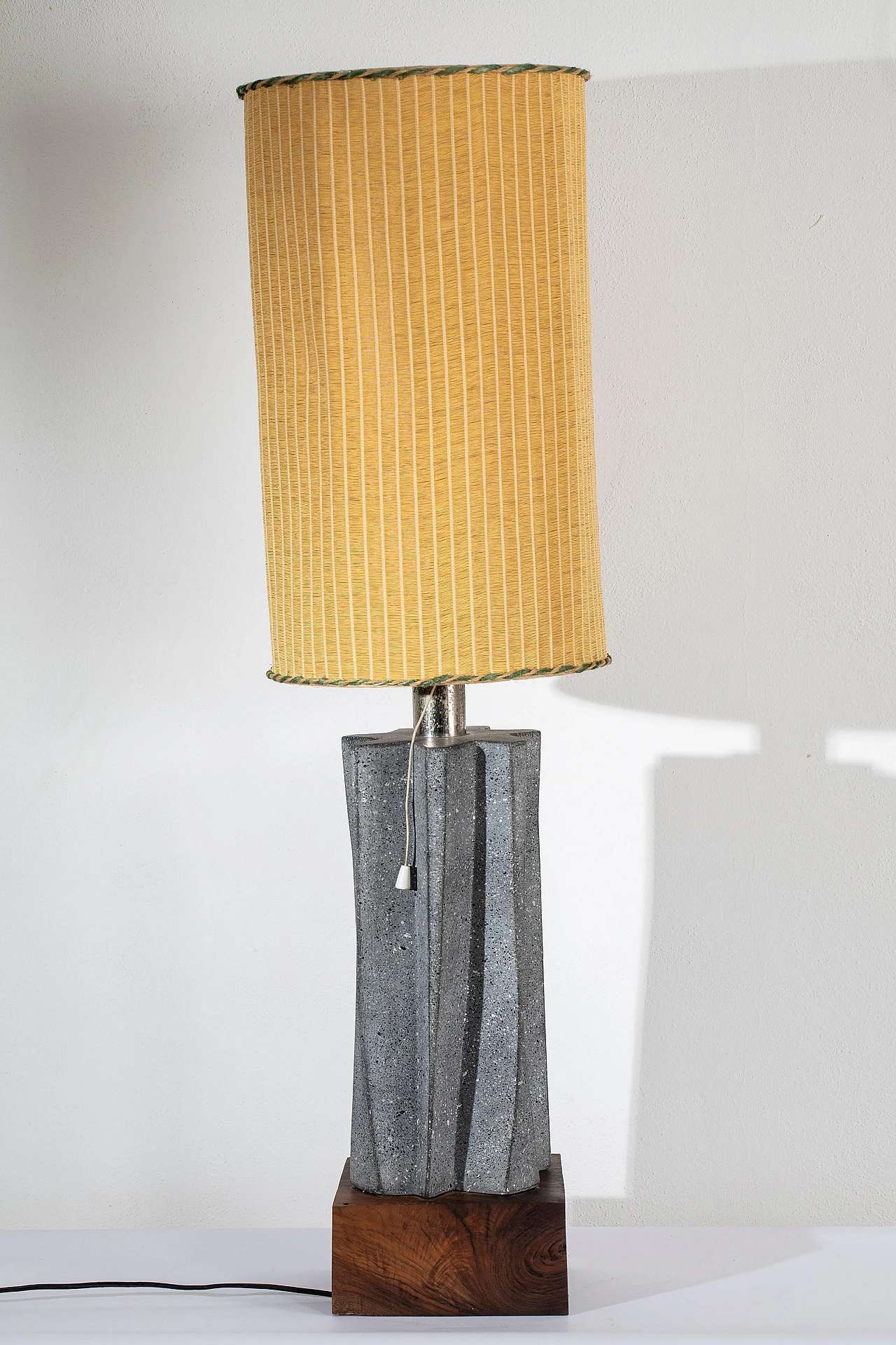 Grey enamelled ceramic and wood table lamp, 1970s 5