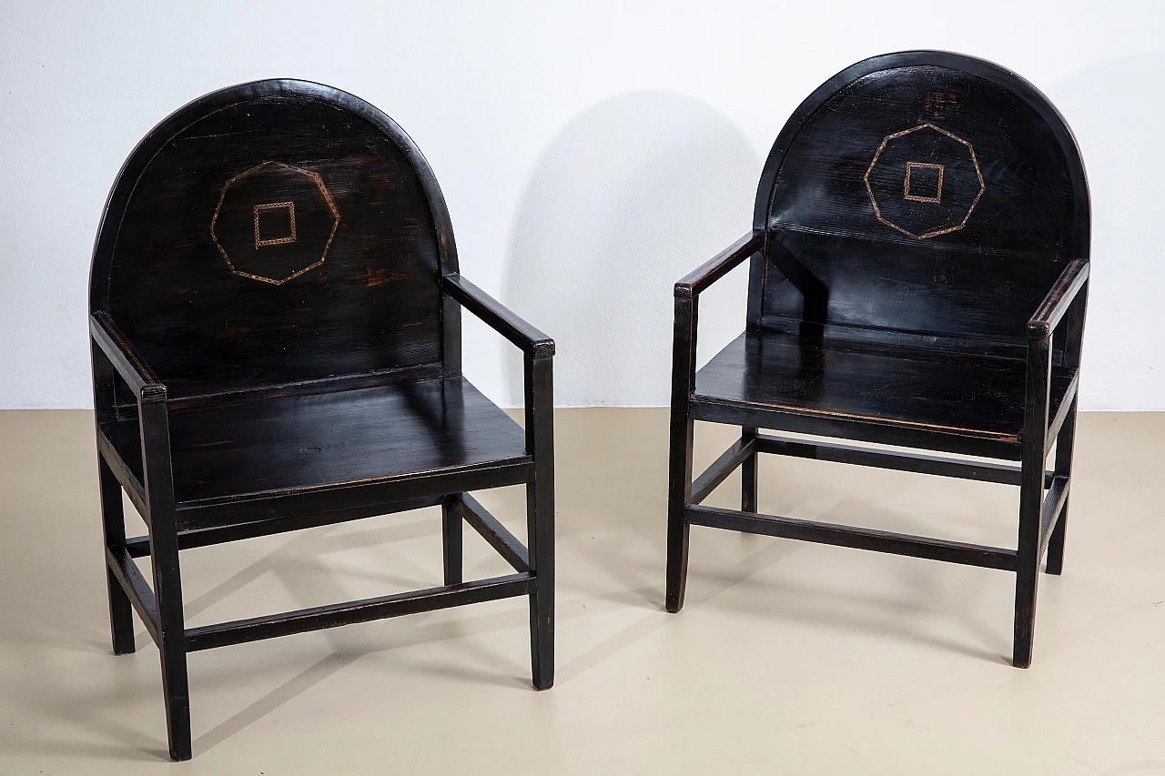 Pair of ebonised larch armchairs with hexagonal carvings, 1920s 5