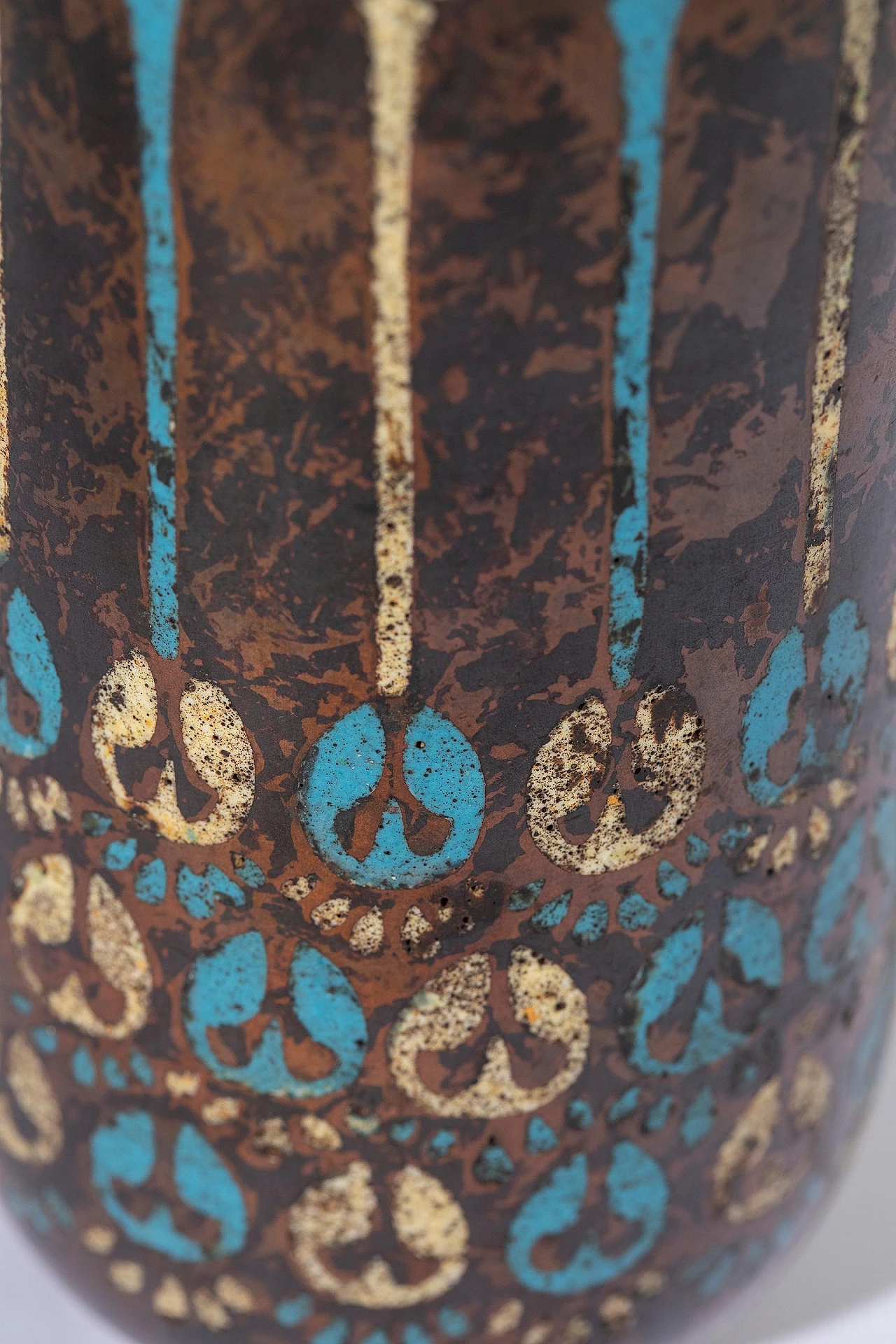 Vaso Art Déco in ottone cloisonné a motivi floreali, anni '20 4