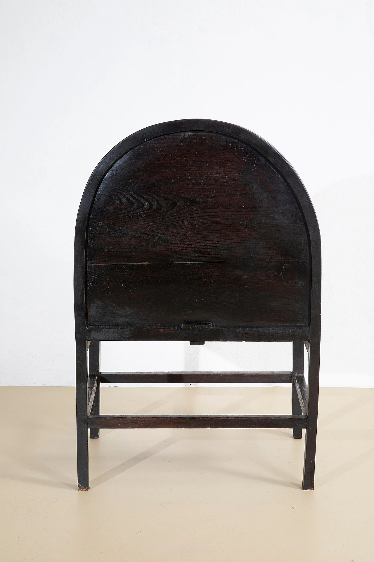 Pair of ebonised larch armchairs with hexagonal carvings, 1920s 8