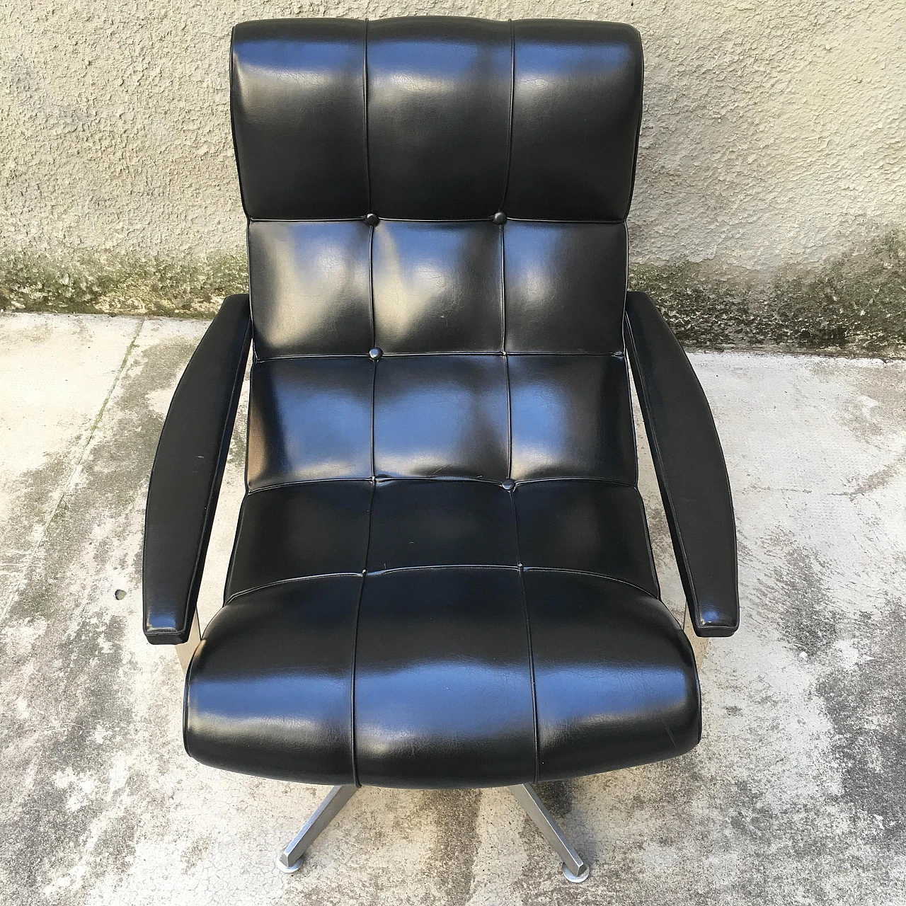 Swivel & adjustable vinyl lounge chair by Tecnosalotto, 1970s 5