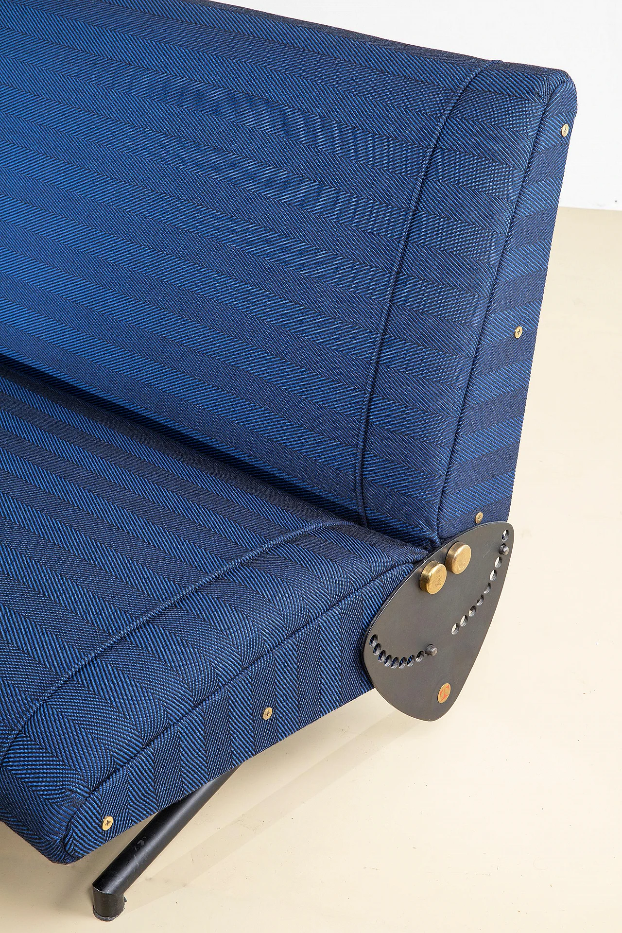 D70 blue fabric and steel sofa by O. Borsani for Tecno, 1956 7