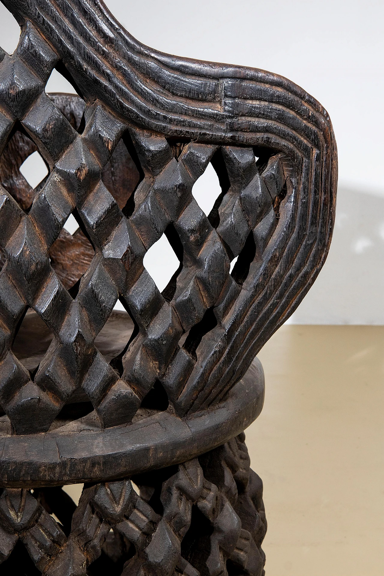 Pair of African carved wooden thrones of the Bamileké, 1980s 7