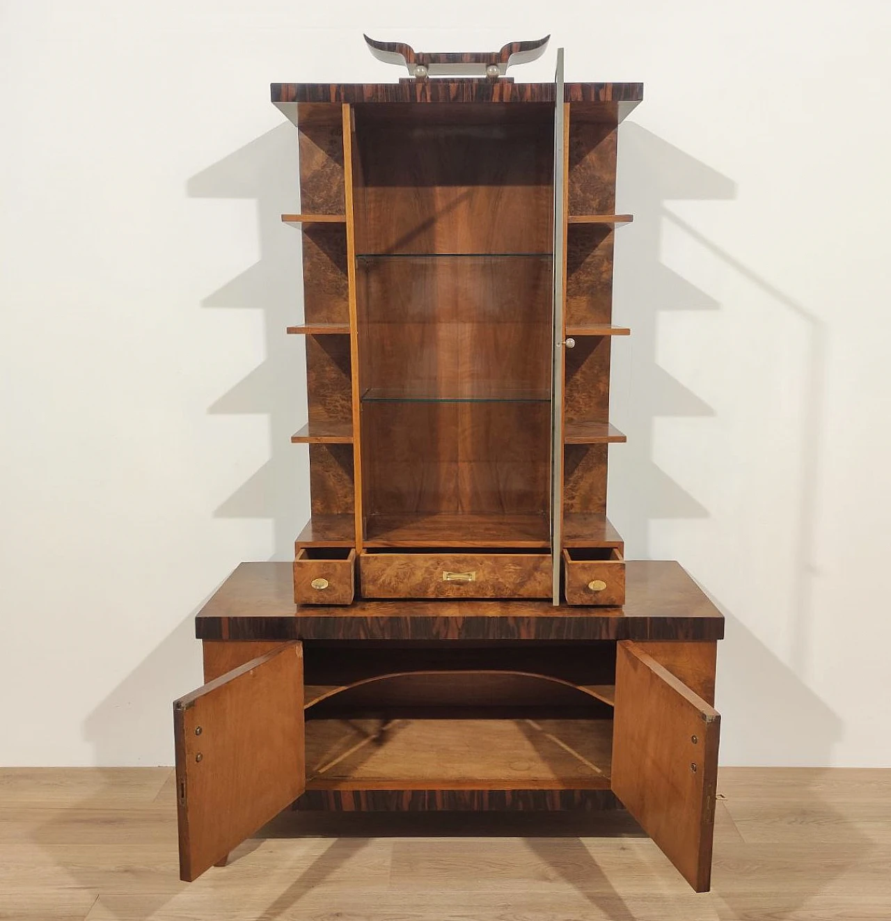 Walnut display cabinet attributed to Gio Ponti, 1940s 6