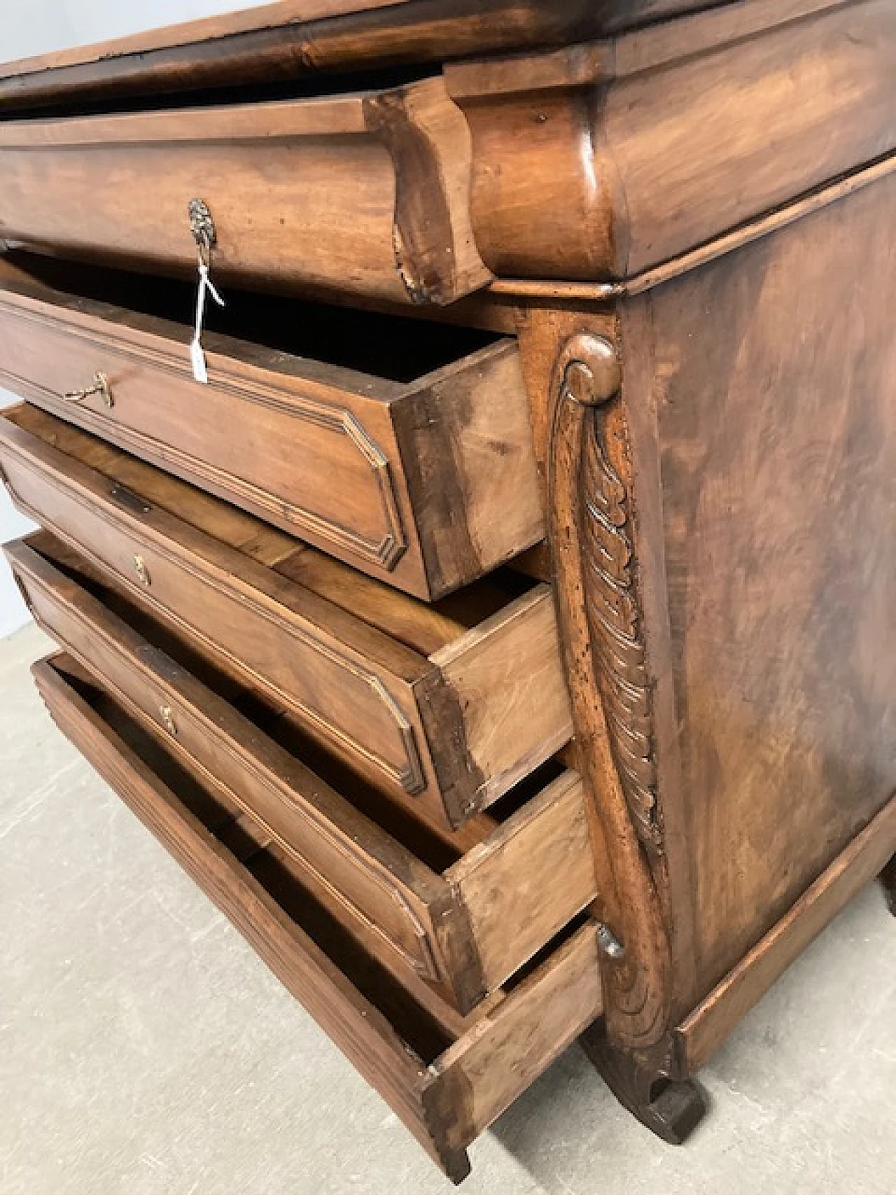 Piedmontese Charles X walnut commode, early 19th century 18