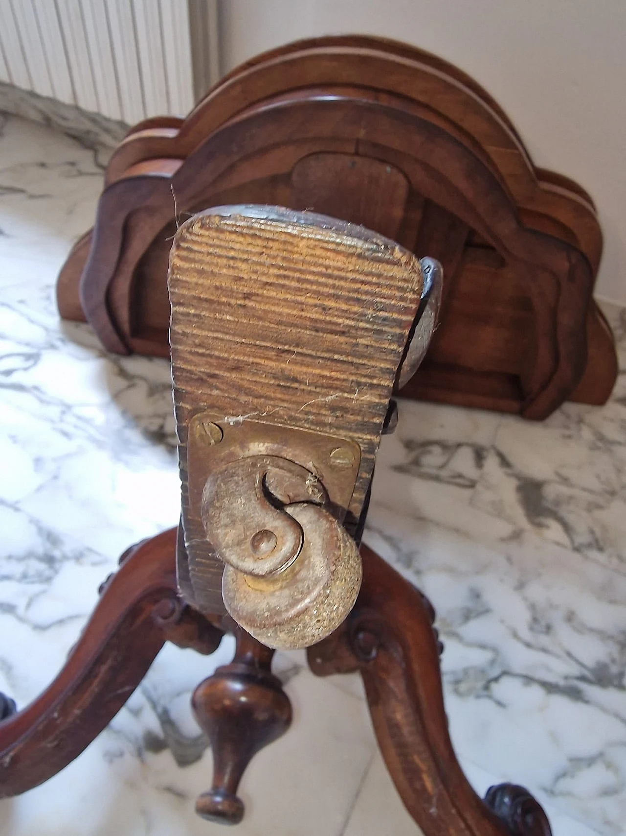 Victorian walnut and briar-root folding game table, 19th century 7