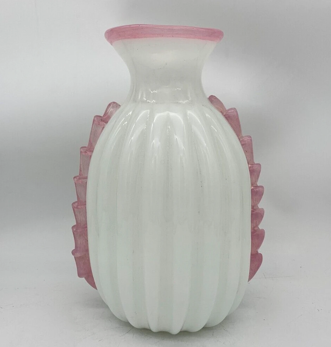 White and pink Murano glass vase attributed to Barovier, 1940s 1