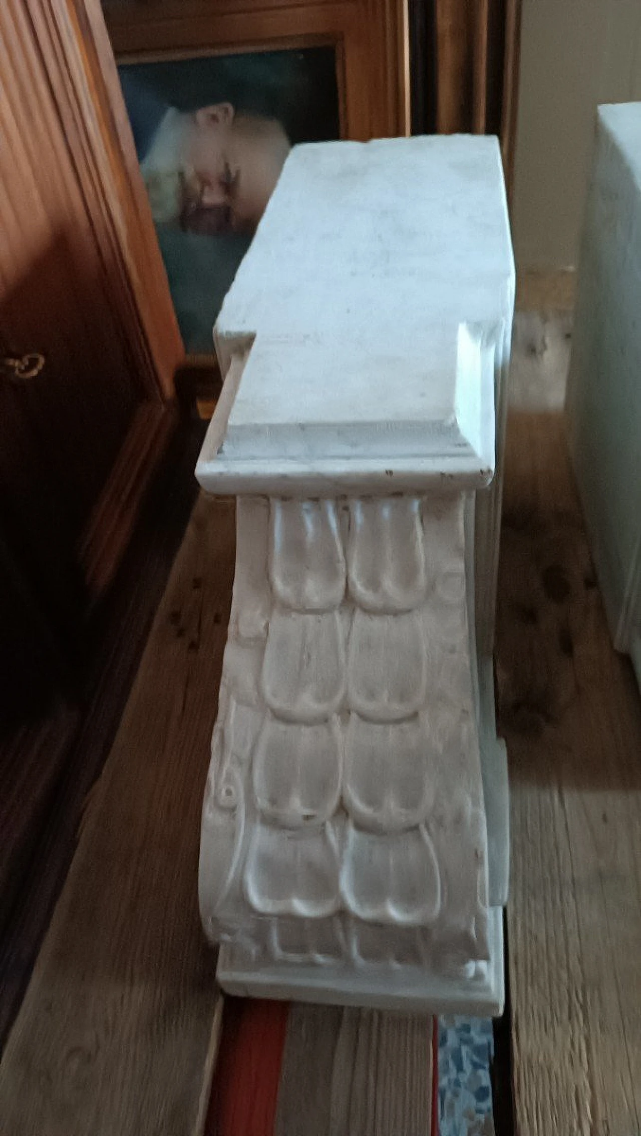 Pair of white Carrara marble corbels, 18th century 6