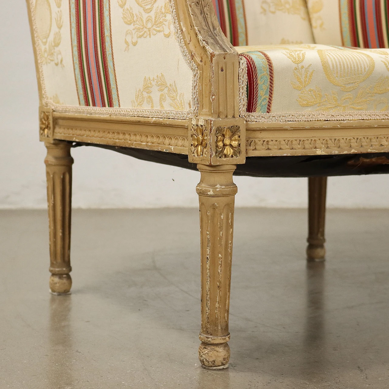 Poltrona Bergère in stile Neoclassico in tessuto a righe e legno 7