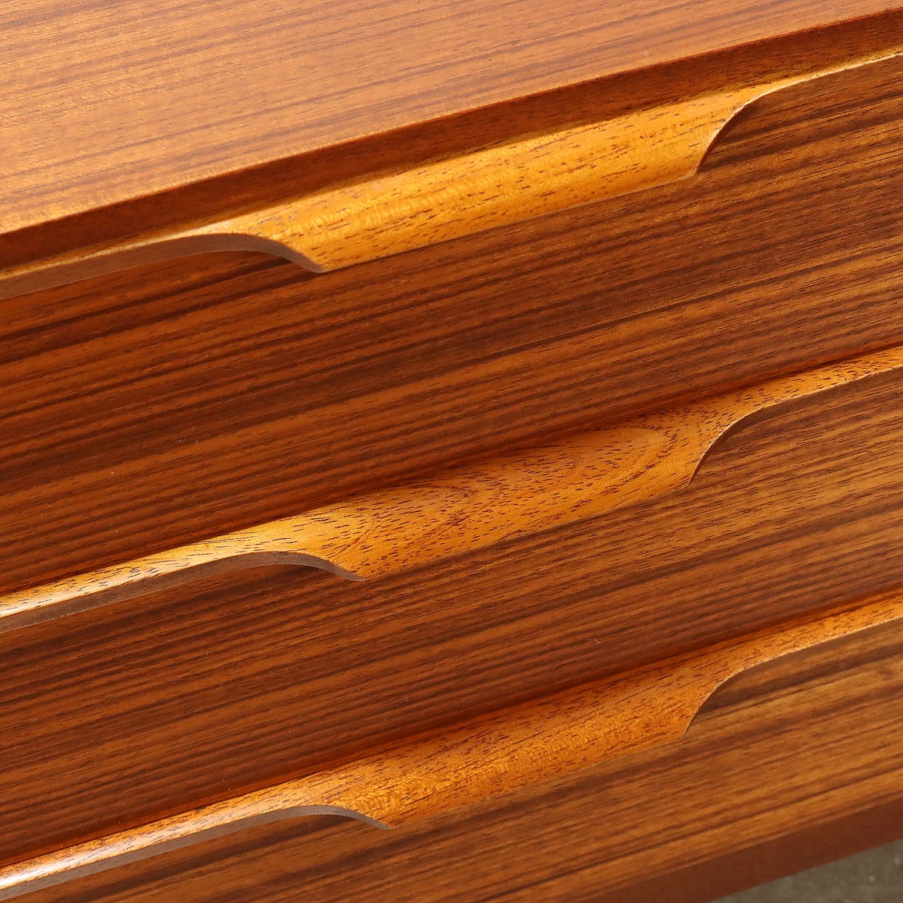 Credenza in teak con ante a battenti e cassetti, anni '60 5