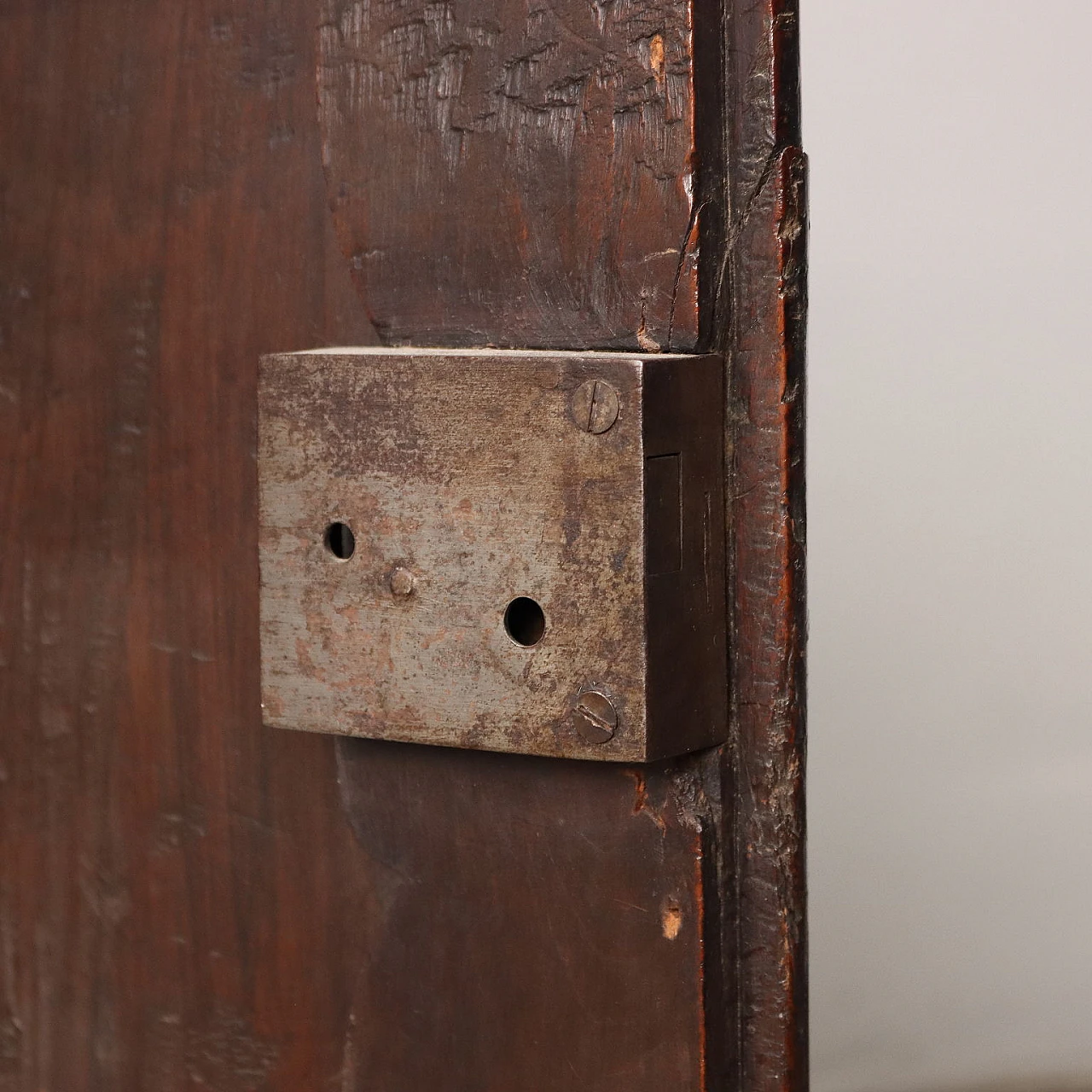 Credenza bipartita in noce intagliato di J. Baptiste Depouez, '700 10