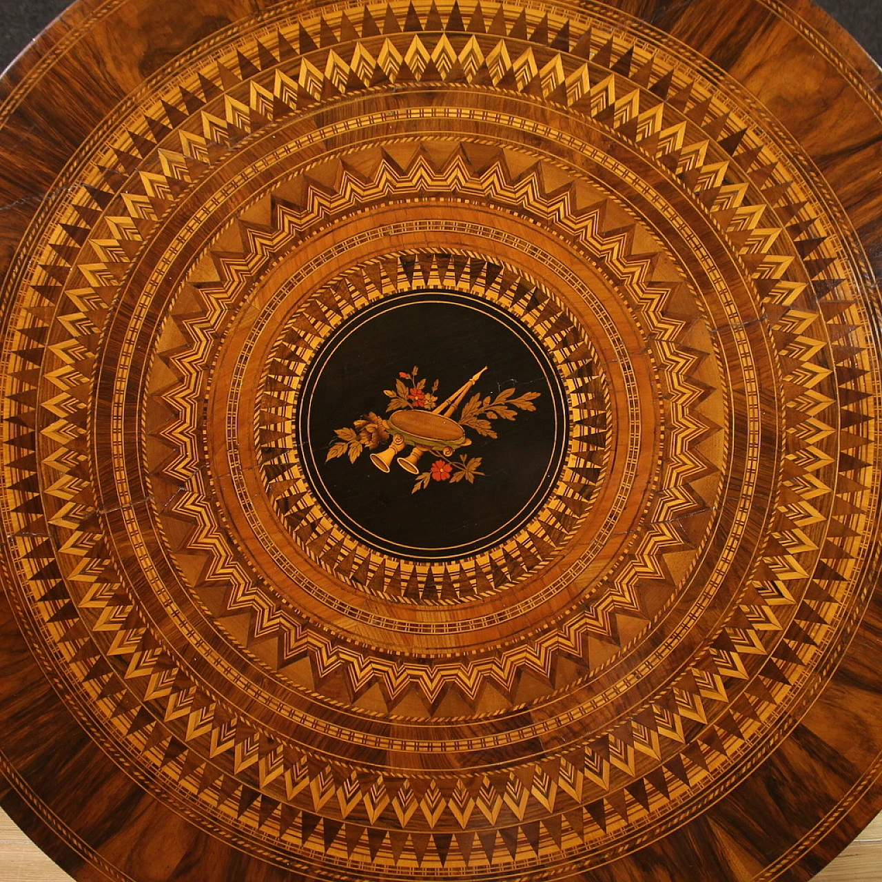 Sorrento table in wood inlaid with geometric patterns & floral motifs 3