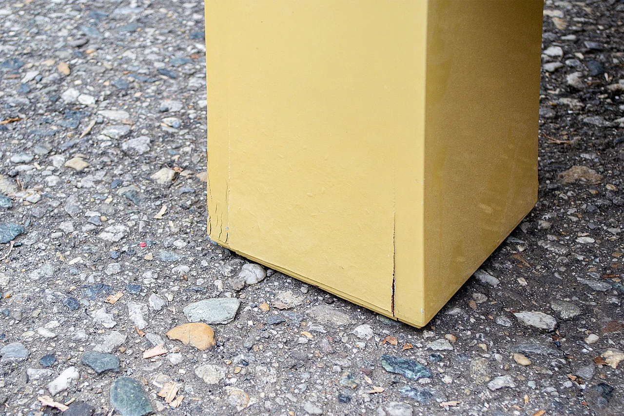 Tavolino in legno, formica e ottone di Antonio Pavia, anni '70 5