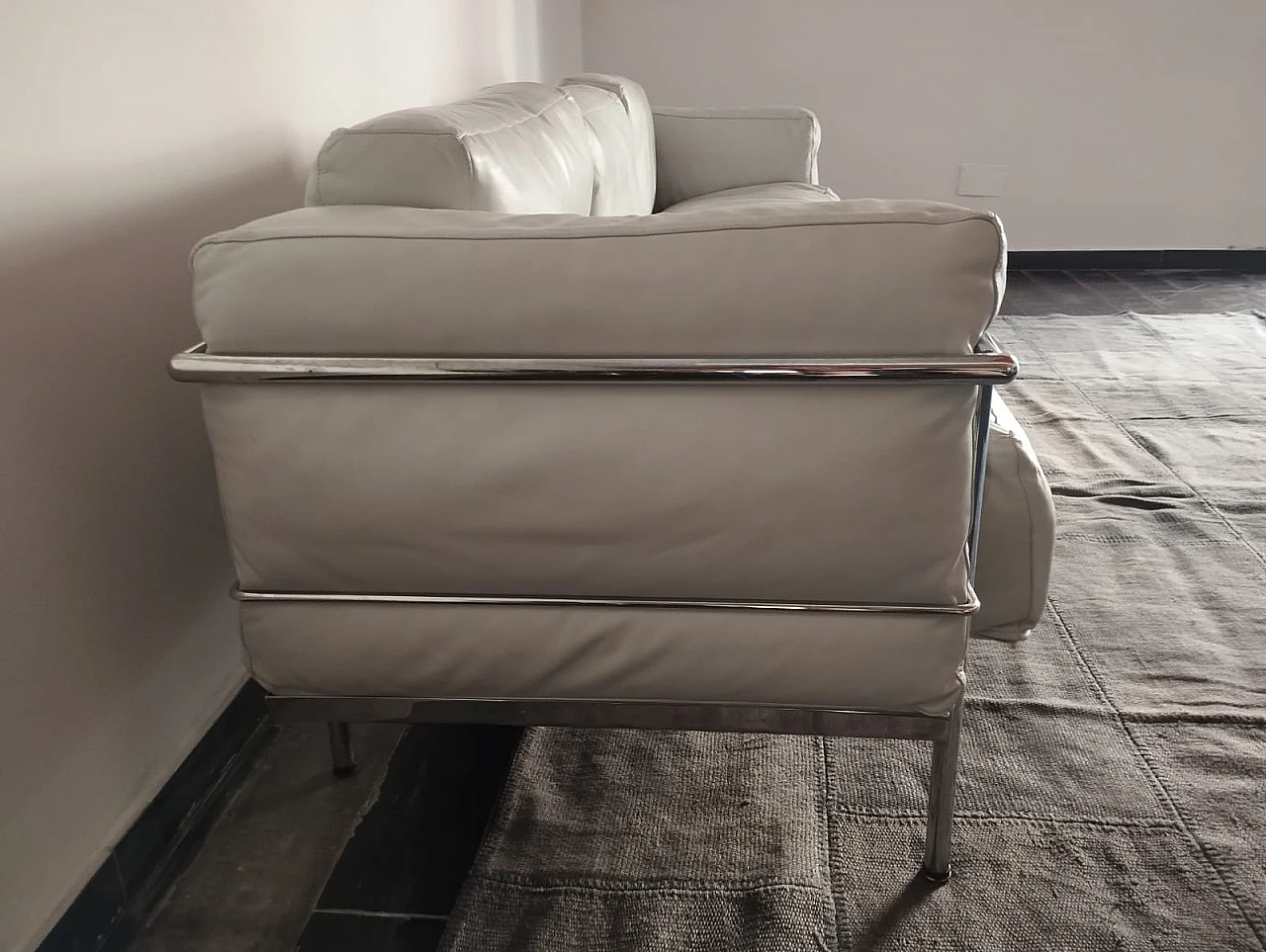 LC3 3-seater sofa in leather by Le Corbusier for Alivar, 1980s 4