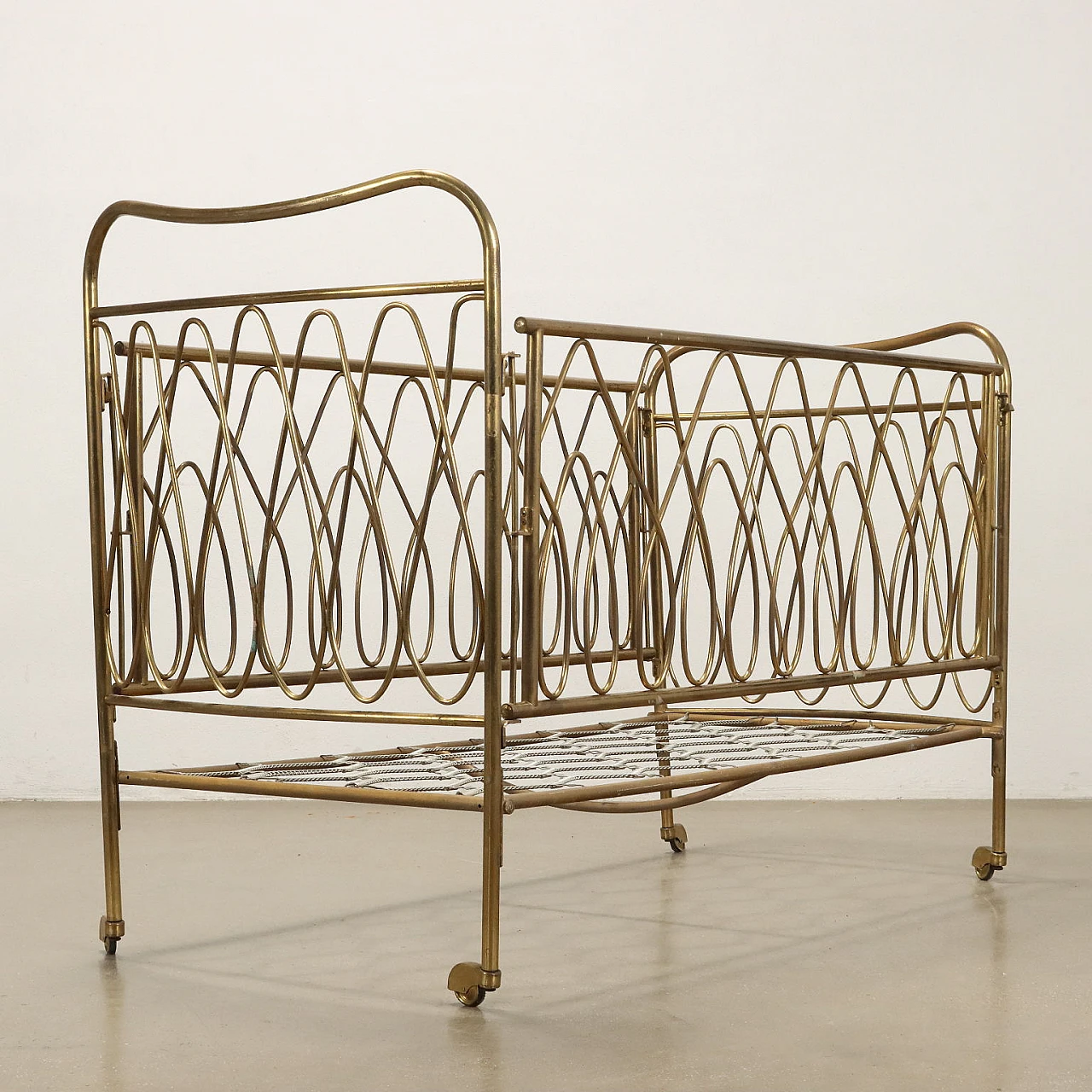 Children's bed in brass, 1950s 10