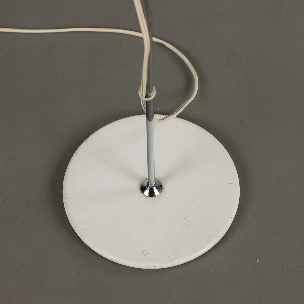 Lampada da terra regolabile in alluminio bianco smaltato, anni '60 6