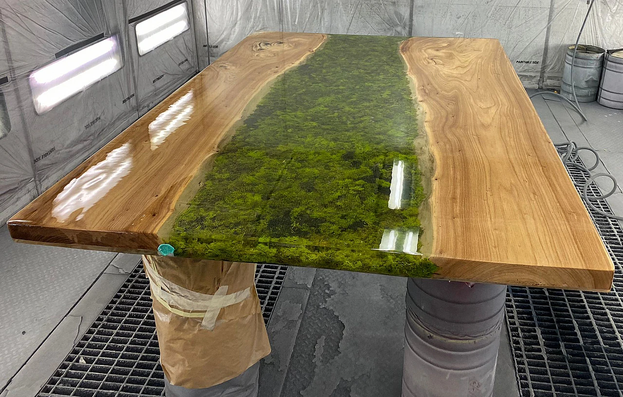 Table top in briccola wood & resin-coated moss, 2000s 8