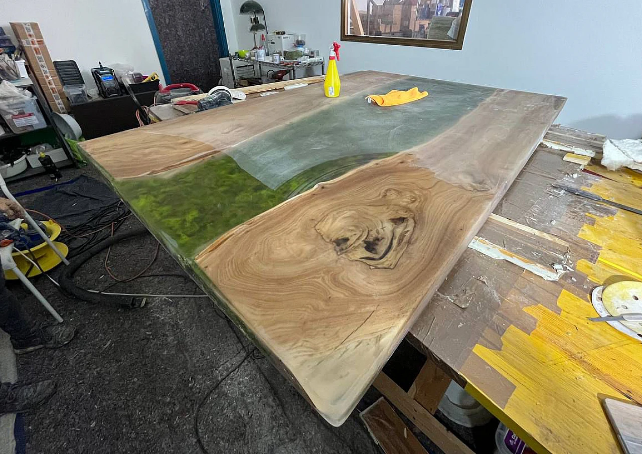 Table top in briccola wood & resin-coated moss, 2000s 12