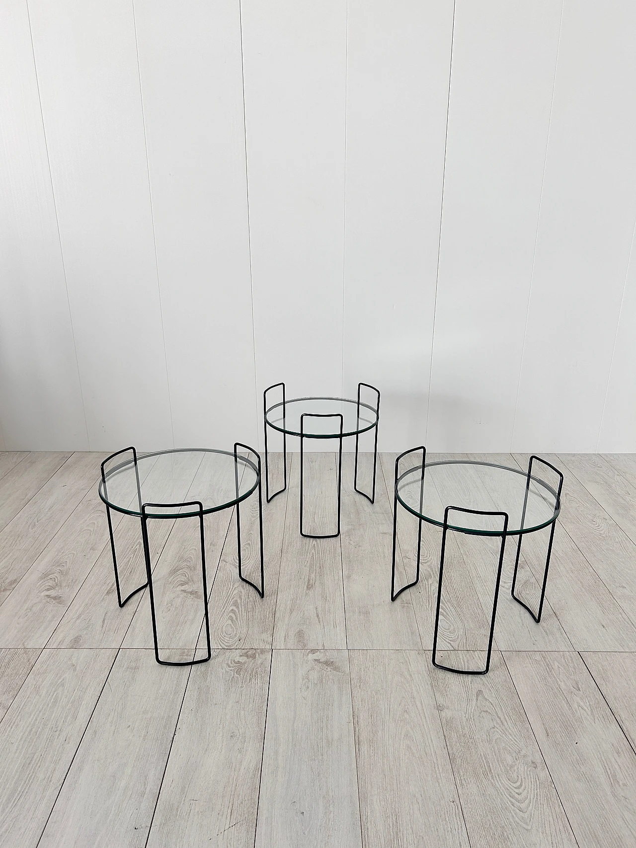 3 Round nesting tables in lacquered metal and glass, 1970s 1