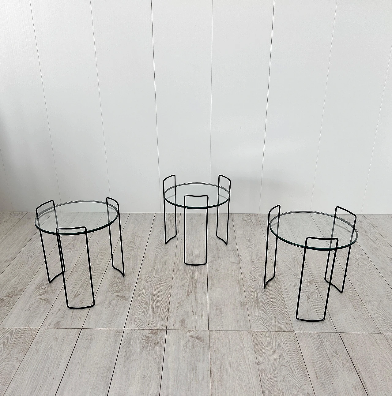 3 Round nesting tables in lacquered metal and glass, 1970s 3