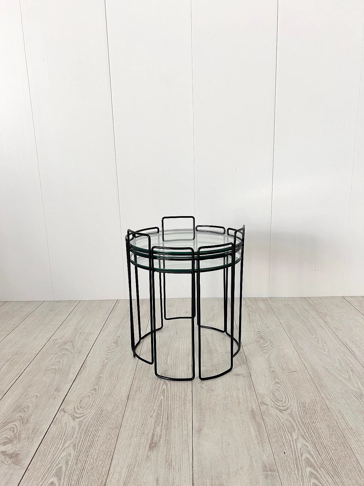 3 Round nesting tables in lacquered metal and glass, 1970s 9