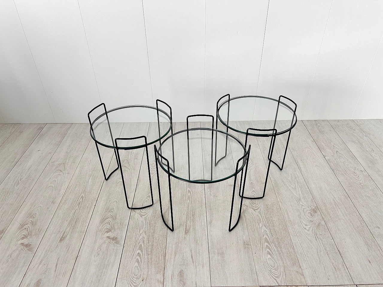 3 Round nesting tables in lacquered metal and glass, 1970s 13